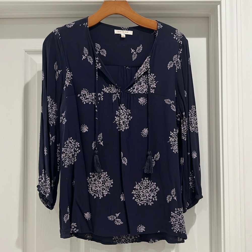 Skies Are Blue top in Blue/Floral print/Size Small